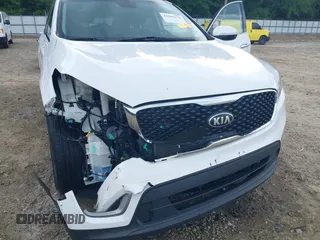 2017 Kia Sorento LX z VIN 5XYPGDA57HG197895, wystawiony jako IAAI lot #42265132 z przebiegiem 100 154 mil mil oraz . Historia ofert i sprzedaży dostępna na DreamBid. Obrazek 6.