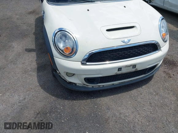 2012 MINI Hardtop S with VIN WMWSV3C5XCTY17852, listed as a IAAI auction lot 42402733 with 125,315 mi miles and . Bid and sale history available at DreamBid. Image 12.