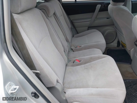 2009 Toyota Highlander with VIN JTEDS41A792092585, listed as a IAAI auction lot 42092110 with 266,217 mi miles. Bid and sale history available at carsss.com. Image 8.