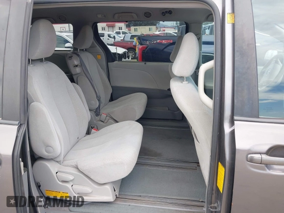 2011 Toyota Sienna LE AAS with VIN 5TDKK3DC8BS073125, listed as a IAAI auction lot 42018649 with 199,595 mi miles. Bid and sale history available at carsss.com. Image 8.