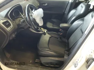 2019 Jeep Compass Latitude with VIN 3C4NJDBB6KT598559, listed as a Copart auction lot 58313545 with 70,022 mi miles and Salvage title. Bid and sale history available at DreamBid. Image 7.