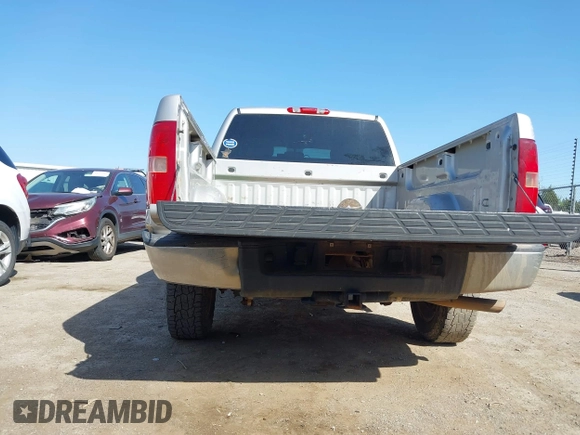 2007 Chevrolet Silverado 1500 LT w/2LT with VIN 2GCEC19J871599355, listed as a IAAI auction lot 41992581 with 261,925 mi miles. Bid and sale history available at carsss.com. Image 17.