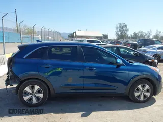 2019 Kia Niro LX with VIN KNDCB3LC3K5322605, listed as a IAAI auction lot 41765323 with 145,559 mi miles. Bid and sale history available at carsss.com. Image 14.