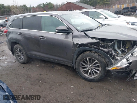 2019 Toyota Highlander SE z VIN 5TDJZRFH0KS584881, wystawiony jako IAAI lot #42016362 z przebiegiem 65 704 mil mil oraz . Historia ofert i sprzedaży dostępna na DreamBid. Obrazek 13.