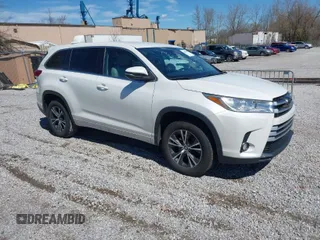 2017 Toyota Highlander LE z VIN 5TDZZRFH4HS222709, wystawiony jako IAAI lot #41868627 z przebiegiem 127 911 mil mil oraz . Historia ofert i sprzedaży dostępna na DreamBid. Obrazek 1.