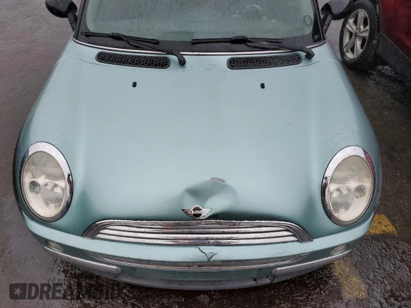 2002 MINI Hardtop with VIN WMWRC33482TC36332, listed as a Copart auction lot 42811115 with 203,708 mi miles and Salvage Title. Bid and sale history available at DreamBid. Image 11.