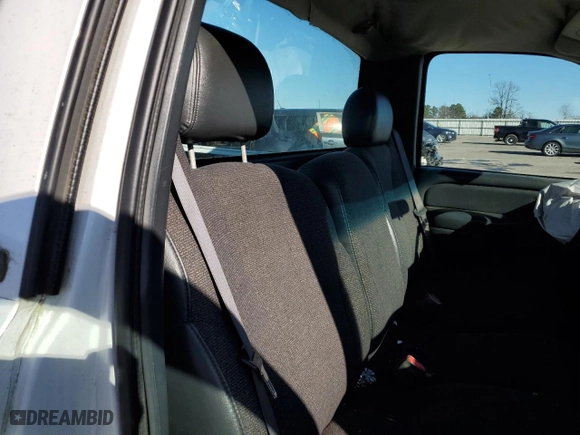 2000 Chevrolet Silverado 1500 with VIN 1GCEC14V3YE374450, listed as a Copart auction lot 46484315 with 172,096 mi miles and Salvage Title. Bid and sale history available at carsss.com. Image 10.