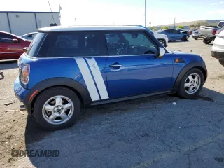 2009 MINI Hardtop z VIN WMWMF33539TW72829, wystawiony jako Copart lot #55307945 z przebiegiem 136 288 mil mil oraz Szkody całkowita. Historia ofert i sprzedaży dostępna na DreamBid. Obrazek 3.
