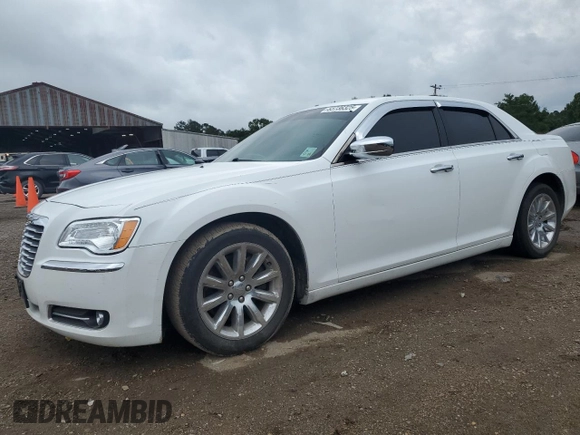 2013 Chrysler 300 C z VIN 2C3CCAET7DH661673, wystawiony jako Copart lot #55738325 z przebiegiem 103 694 mil mil oraz Szkoda całkowita • Salvage title. Historia ofert i sprzedaży dostępna na DreamBid. Obrazek 1.