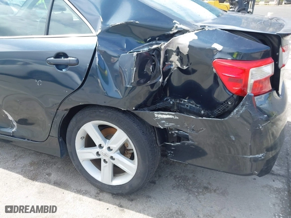 2014 Toyota Camry L with VIN 4T1BF1FKXEU385715, listed as a IAAI auction lot 41924726 with 187,486 mi miles. Bid and sale history available at carsss.com. Image 6.