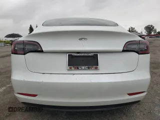 2023 Tesla Model 3 z VIN 5YJ3E1EA0PF504727, wystawiony jako Copart lot #53762135 z przebiegiem 17 554 mil mil oraz Szkoda całkowita • Salvage title. Historia ofert i sprzedaży dostępna na DreamBid. Obrazek 6.