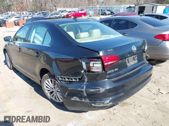 2016 Volkswagen Jetta SEL z VIN 3VWL07AJ5GM212572, wystawiony jako IAAI lot #41470003 z przebiegiem 138 988 mil mil oraz . Historia ofert i sprzedaży dostępna na DreamBid. Obrazek 3.