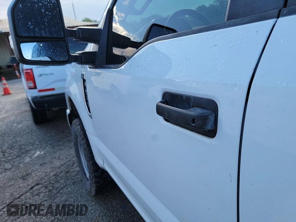 2019 Ford F-250 XL z VIN 1FT7W2B60KED86550, wystawiony jako IAAI lot #42501135 z przebiegiem 188 501 mil mil oraz . Historia ofert i sprzedaży dostępna na DreamBid. Obrazek 20.