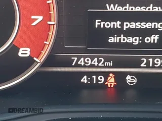 2018 Audi SQ5 Premium Plus z VIN WA1A4AFY1J2147407, wystawiony jako IAAI lot #40910292 z przebiegiem 74 942 mil mil oraz . Historia ofert i sprzedaży dostępna na DreamBid. Obrazek 15.