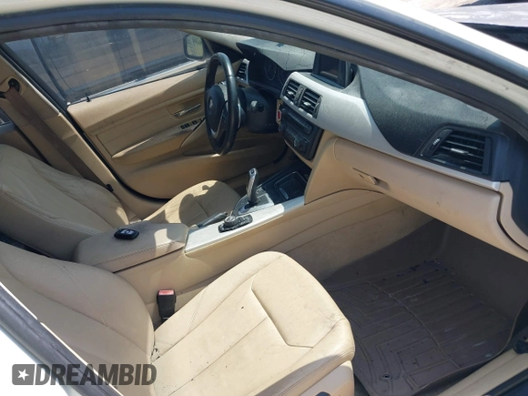 2013 BMW 3 Series 328i z VIN WBA3C1C58DF444891, wystawiony jako IAAI lot #42227947 z przebiegiem Nie podano mil oraz . Historia ofert i sprzedaży dostępna na DreamBid. Obrazek 5.