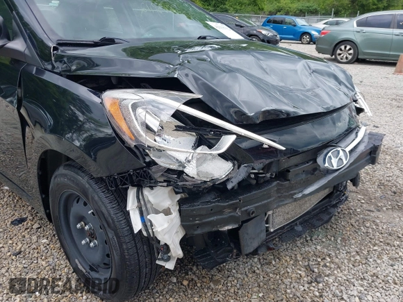 2017 Hyundai Accent SE z VIN KMHCT4AE7HU363918, wystawiony jako IAAI lot #42331712 z przebiegiem 85 123 mil mil oraz . Historia ofert i sprzedaży dostępna na DreamBid. Obrazek 6.