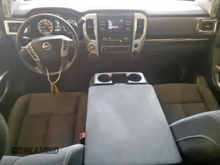 2017 Nissan Titan SV z VIN 1N6AA1EJ9HN569787, wystawiony jako Copart lot #59105715 z przebiegiem 116 332 mil mil oraz Czysty tytuł • Clean title. Historia ofert i sprzedaży dostępna na DreamBid. Obrazek 8.