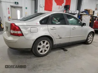 2005 Volvo S40 с VIN YV1MS382552057433, выставлен на аукционе Copart как лот 57947635 с пробегом 215 513 миль миль и Чистый • Clean title. История ставок и продаж доступна на DreamBid. Изображение 3.