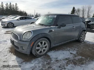 2009 MINI Cooper Hardtop with VIN WMWMF33509TW78958, listed as a Copart auction lot 42495625 with 273,694 mi miles and Clean Title. Bid and sale history available at carsss.com. Image 1.