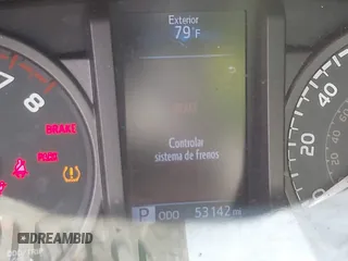 2017 Toyota Tacoma SR5 z VIN 3TMAZ5CN8HM039863, wystawiony jako IAAI lot #42384198 z przebiegiem 53 142 mil mil oraz . Historia ofert i sprzedaży dostępna na DreamBid. Obrazek 16.