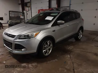 2013 Ford Escape Titanium z VIN 1FMCU0J94DUA93128, wystawiony jako IAAI lot #41612072 z przebiegiem 174 274 mil mil oraz . Historia ofert i sprzedaży dostępna na DreamBid. Obrazek 2.