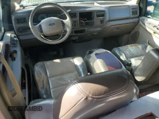 2003 Ford Excursion Eddie Bauer z VIN 1FMNU45S13EB44882, wystawiony jako Copart lot #72880424 z przebiegiem 215 341 mil mil oraz Czysty tytuł • Clean title. Historia ofert i sprzedaży dostępna na DreamBid. Obrazek 8.