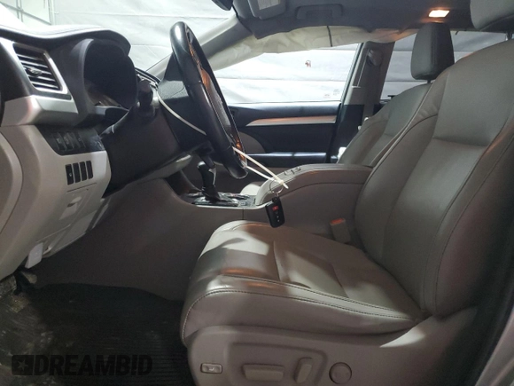 2018 Toyota Highlander SE z VIN 5TDJZRFH0JS861771, wystawiony jako Copart lot #58091495 z przebiegiem 210 862 mil mil oraz Szkoda całkowita • Salvage title. Historia ofert i sprzedaży dostępna na DreamBid. Obrazek 7.