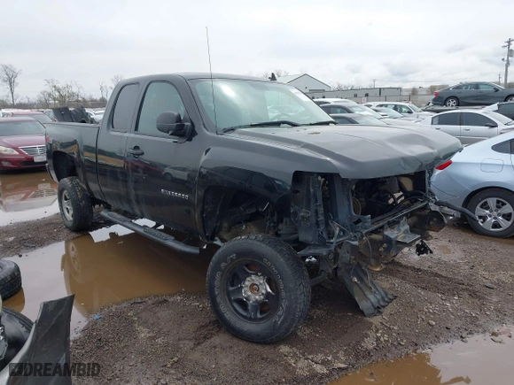 2010 Chevrolet Silverado 1500 LT with VIN 1GCSKSE3XAZ172390, listed as a IAAI auction lot 41839627 with 174,130 mi miles. Bid and sale history available at carsss.com. Image 1.