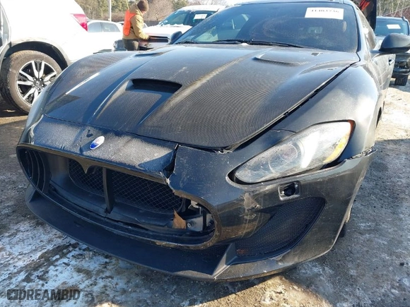 2015 Maserati GranTurismo Sport with VIN ZAM45VLA2F0139460, listed as a IAAI auction lot 41403736 with 15,396 mi miles. Bid and sale history available at carsss.com. Image 6.