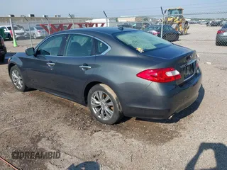 2013 Infiniti M z VIN JN1BY1AR5DM603855, wystawiony jako IAAI lot #42454181 z przebiegiem 130 409 mil mil oraz . Historia ofert i sprzedaży dostępna na DreamBid. Obrazek 3.