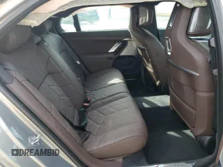 2024 BMW i7 eDrive50 z VIN WBY43EJ06RCP00894, wystawiony jako Copart lot #78689954 z przebiegiem Nie podano mil oraz Szkody całkowita. Historia ofert i sprzedaży dostępna na DreamBid. Obrazek 10.