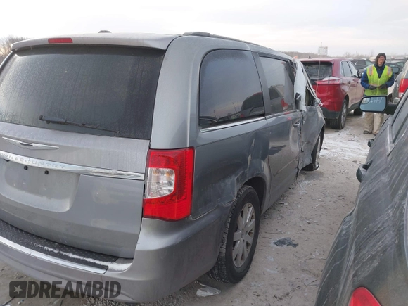 2014 Chrysler Town & Country Touring z VIN 2C4RC1BG2ER131605, wystawiony jako IAAI lot #41406423 z przebiegiem 167 567 mil mil oraz . Historia ofert i sprzedaży dostępna na DreamBid. Obrazek 6.