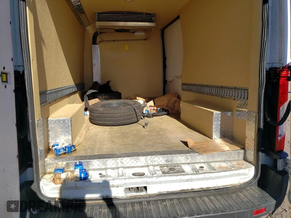2018 Ford Transit z VIN 1FTYR2CMXJKA73854, wystawiony jako Copart lot #81051414 z przebiegiem Nie podano mil oraz Szkody całkowita. Historia ofert i sprzedaży dostępna na DreamBid. Obrazek 10.