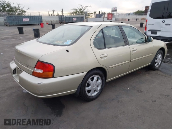 1998 Nissan Altima XE with VIN 1N4DL01D9WC110391, listed as a IAAI auction lot 41085735 with 100,322 mi miles. Bid and sale history available at carsss.com. Image 4.