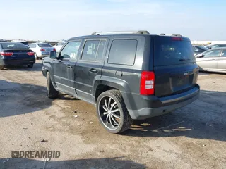 2017 Jeep Patriot Sport with VIN 1C4NJPBAXHD201751, listed as a IAAI auction lot 41572197 with 84,478 mi miles. Bid and sale history available at carsss.com. Image 3.