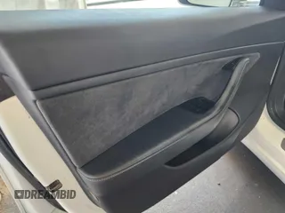 2020 Tesla Model 3 Long Range z VIN 5YJ3E1EB0LF636678, wystawiony jako IAAI lot #42575821 z przebiegiem 65 515 mil mil oraz . Historia ofert i sprzedaży dostępna na DreamBid. Obrazek 2.