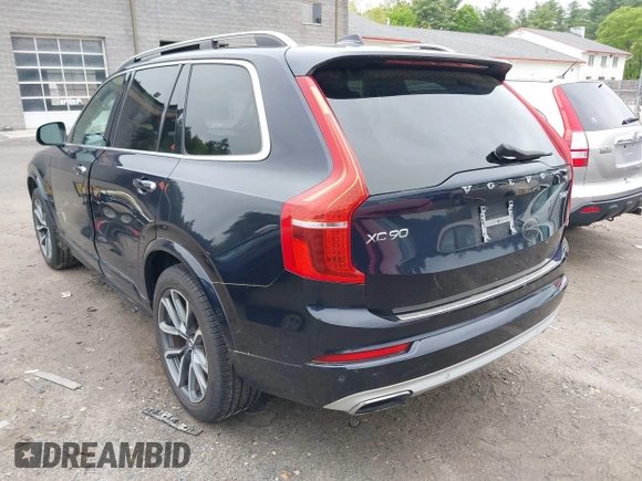 2017 Volvo XC90 Momentum z VIN YV4A22PK5H1141859, wystawiony jako IAAI lot #42278700 z przebiegiem 88 451 mil mil oraz . Historia ofert i sprzedaży dostępna na DreamBid. Obrazek 3.