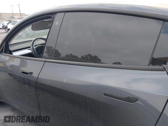 2023 Tesla Model Y Performance z VIN 7SAYGDEF6PF774965, wystawiony jako IAAI lot #41655550 z przebiegiem 33 824 mil mil oraz . Historia ofert i sprzedaży dostępna na DreamBid. Obrazek 14.