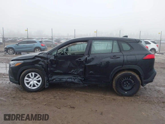 2024 Toyota Corolla Cross L z VIN 7MUAAAAG6RV088975, wystawiony jako IAAI lot #40961188 z przebiegiem 4 204 mil mil oraz . Historia ofert i sprzedaży dostępna na DreamBid. Obrazek 14.