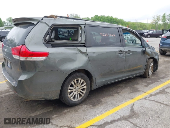 2011 Toyota Sienna XLE AAS z VIN 5TDYK3DC0BS062372, wystawiony jako IAAI lot #42257069 z przebiegiem 195 698 mil mil oraz . Historia ofert i sprzedaży dostępna na DreamBid. Obrazek 4.