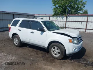 2011 Ford Escape XLT с VIN 1FMCU9DGXBKC53942, выставлен на аукционе IAAI как лот 42433047 с пробегом 172 233 миль миль и . История ставок и продаж доступна на DreamBid. Изображение 1.