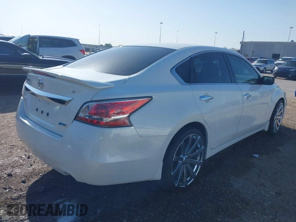 2014 Nissan Altima S with VIN 1N4AL3AP5EN335473, listed as a IAAI auction lot 41952678 with 156,474 mi miles and . Bid and sale history available at DreamBid. Image 4.