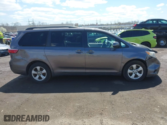 2015 Toyota Sienna LE AAS с VIN 5TDKK3DC6FS649056, выставлен на аукционе IAAI как лот 41978844 с пробегом 182 694 миль миль и . История ставок и продаж доступна на DreamBid. Изображение 13.