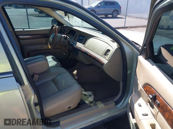 2004 Mercury Grand Marquis LS Premium z VIN 2MEHM75W64X681851, wystawiony jako IAAI lot #42389437 z przebiegiem 118 153 mil mil oraz . Historia ofert i sprzedaży dostępna na DreamBid. Obrazek 5.