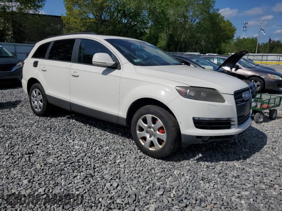 2007 Audi Q7 z VIN WA1AY74L17D034858, wystawiony jako Copart lot #56192315 z przebiegiem 175 589 mil mil oraz Czysty tytuł • Clean title. Historia ofert i sprzedaży dostępna na DreamBid. Obrazek 4.