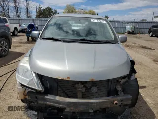 2011 Nissan Versa S z VIN 3N1BC1CP5BL464666, wystawiony jako Copart lot #55729825 z przebiegiem 246 951 mil mil oraz Czysty tytuł • Clean title. Historia ofert i sprzedaży dostępna na DreamBid. Obrazek 5.