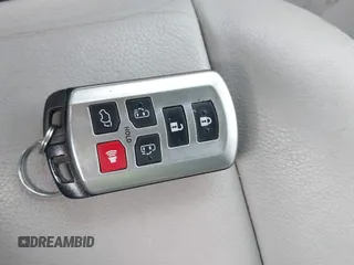 2014 Toyota Sienna XLE z VIN 5TDYK3DC6ES488569, wystawiony jako IAAI lot #42171540 z przebiegiem 97 416 mil mil oraz . Historia ofert i sprzedaży dostępna na DreamBid. Obrazek 11.