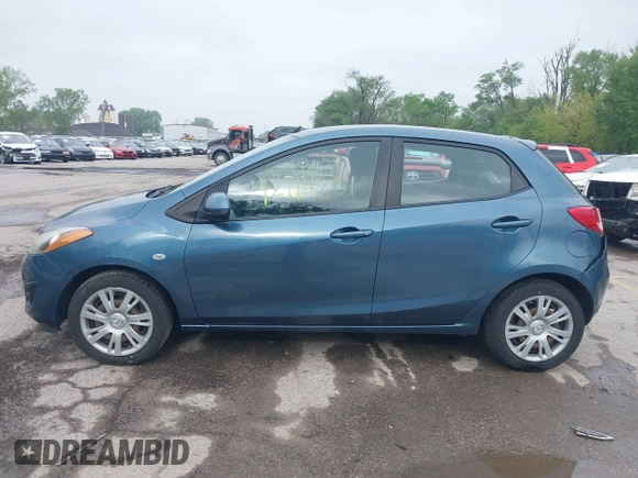 2014 Mazda 2 Sport z VIN JM1DE1KYXE0172636, wystawiony jako IAAI lot #42114251 z przebiegiem 129 346 mil mil oraz . Historia ofert i sprzedaży dostępna na DreamBid. Obrazek 14.