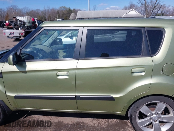 2010 Kia Soul + with VIN KNDJT2A25A7079729, listed as a IAAI auction lot 41882189 with 146,367 mi miles. Bid and sale history available at carsss.com. Image 14.