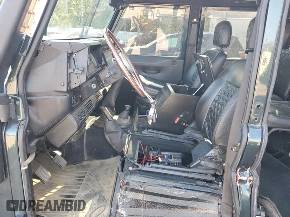 1992 Land Rover Defender with VIN SALLDHMF8HA905240, listed as a Copart auction lot 71372544 with 184,188 mi miles and Salvage title. Bid and sale history available at DreamBid. Image 7.